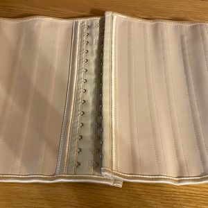 NWOT Women's Medium Corset Shapeware Waist Shaper Adjustable Beige Comfortable